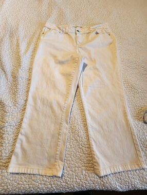 Maurices White Denim Capris Sz 14